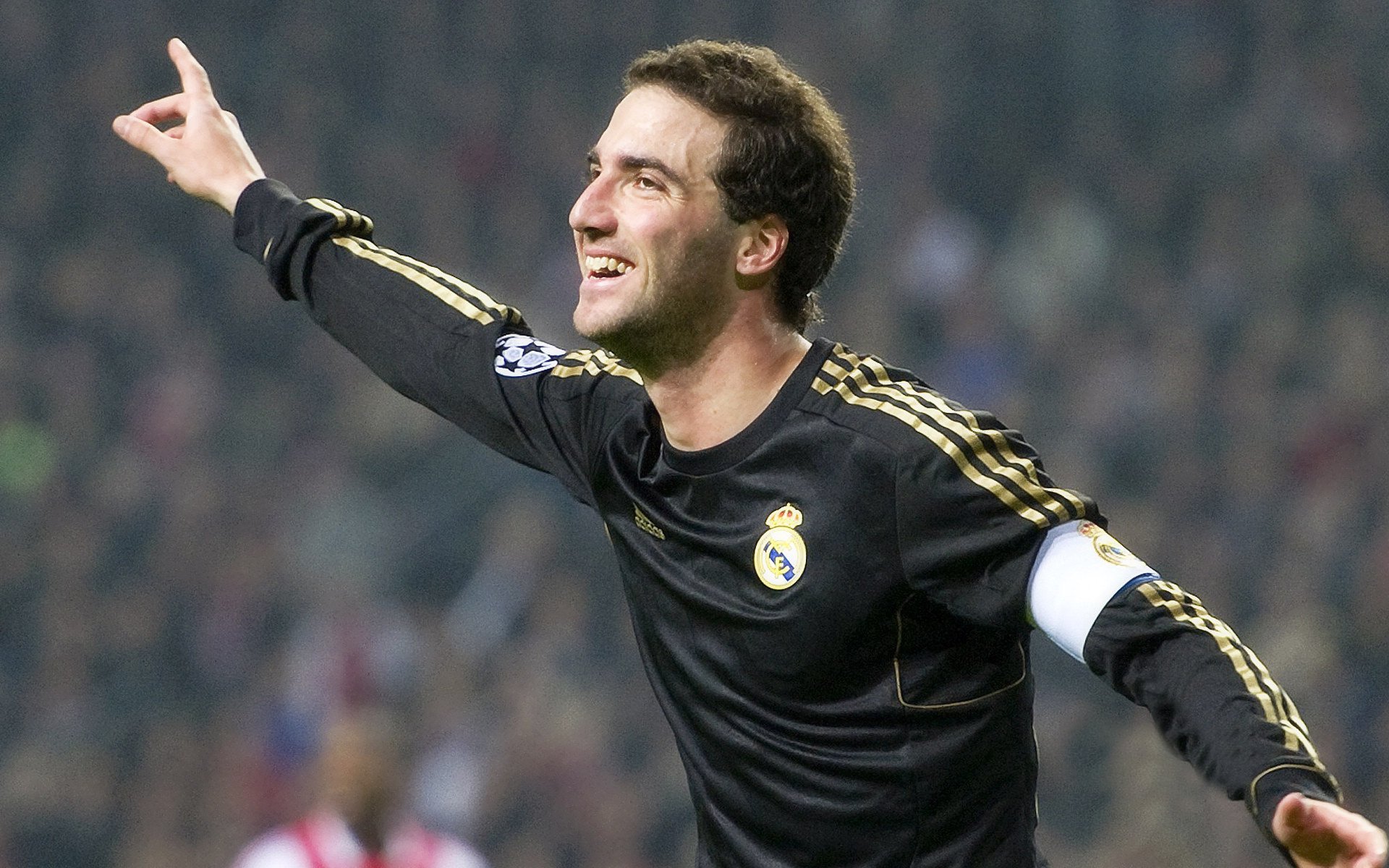 “德甲领先阵营奋勇冲刺，争冠争夺一触即发”，德甲晋级